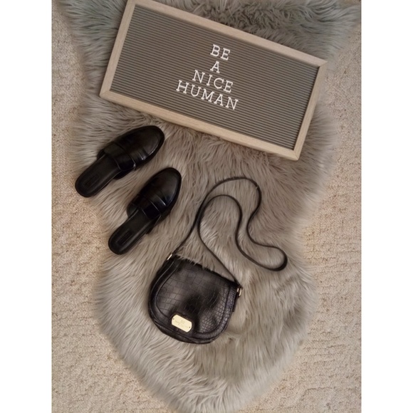 Tommy Hilfiger Handbags - 🔥2 for $20 • Tommy Hilfiger Black Crossbody